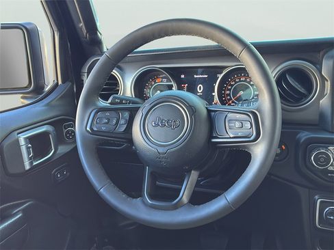 Used 2023 Jeep Wrangler Unlimited Sport image 15