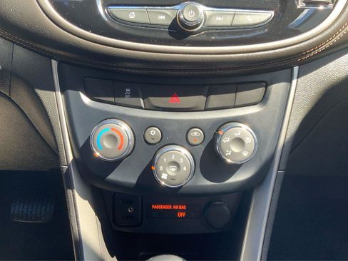 Used 2019 Chevrolet Trax LT FWD image 33