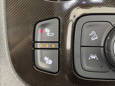 Used 2023 GMC Acadia AT4 AWD/4WD image 30