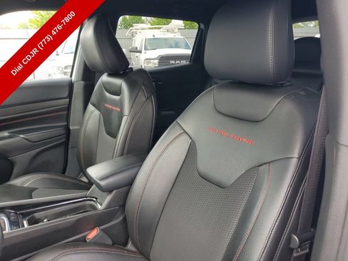 Used 2025 Jeep Compass Trailhawk w/ Trailhawk Convenience Group AWD/4WD image 16