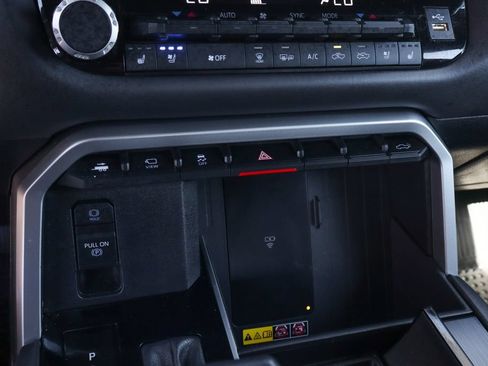 Used 2025 Toyota Tundra Platinum AWD/4WD image 39