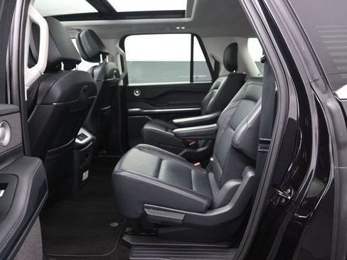 Certified 2025 Lincoln Navigator L Reserve AWD/4WD image 22