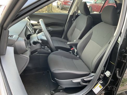 New 2025 Nissan Kicks Play S image 13