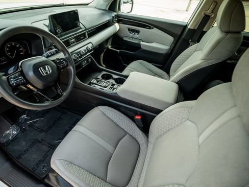Certified 2023 Honda Pilot LX image 7