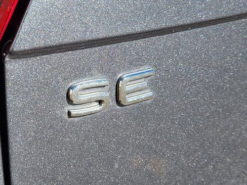 Used 2022 Volkswagen Tiguan SE image 18