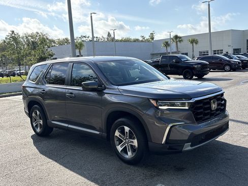 Certified 2025 Honda Pilot EX-L image 9