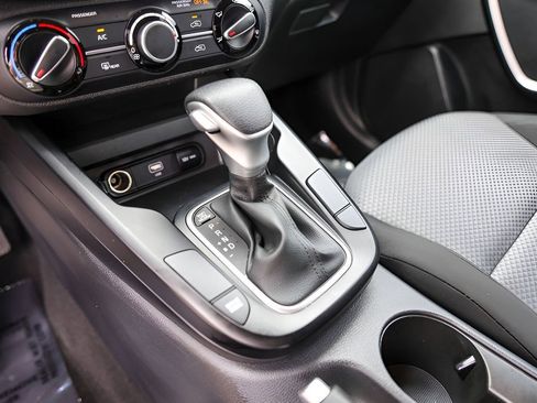 Used 2023 Kia Soul LX w/ LX Technology Package FWD image 23