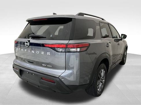 Used 2024 Nissan Pathfinder SV image 5