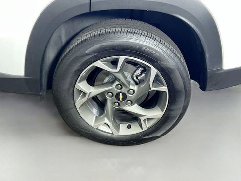 Used 2025 Chevrolet Trax LT w/ LT Convenience Package image 25