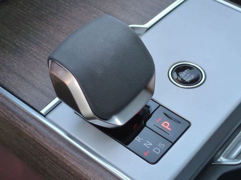 New 2025 Land Rover Range Rover SE image 34