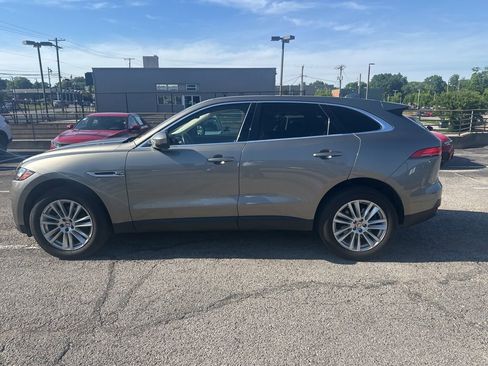 Used 2019 Jaguar F-PACE Prestige AWD/4WD image 2