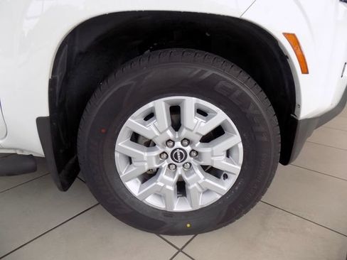 Used 2022 Nissan Frontier SV w/ Technology Package RWD image 11