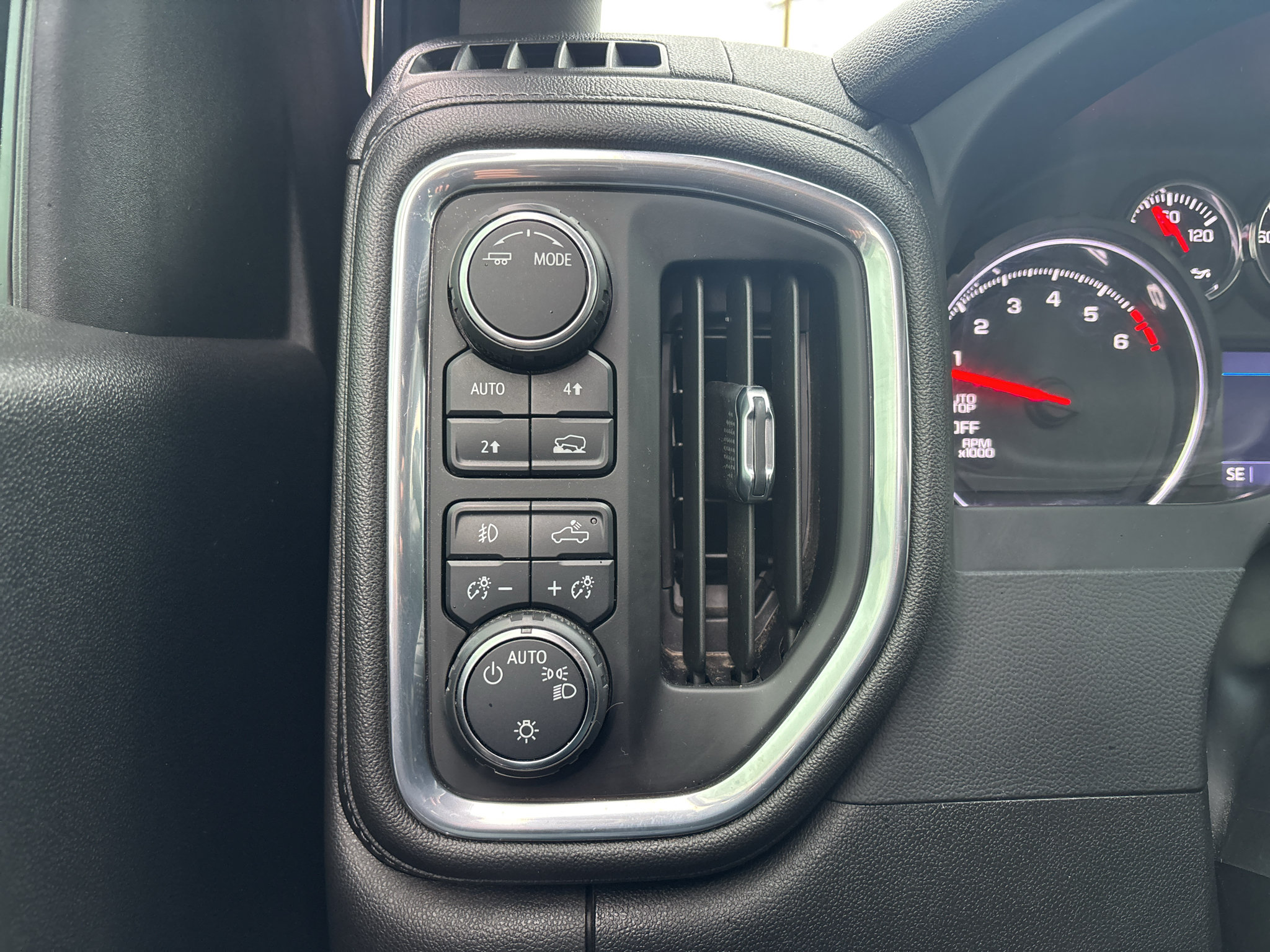 Used 2021 Chevrolet Silverado 1500 RST w/ Rally Edition AWD/4WD image 16