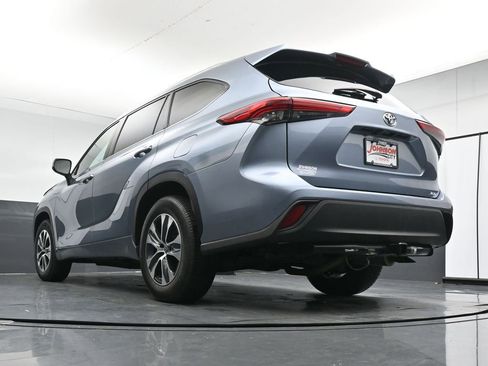 Used 2020 Toyota Highlander XLE FWD image 32