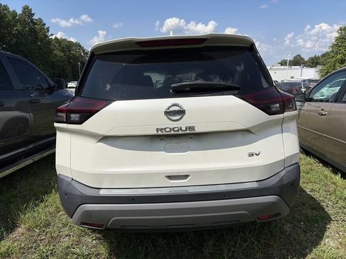 Used 2021 Nissan Rogue SV w/ Premium Package FWD image 5
