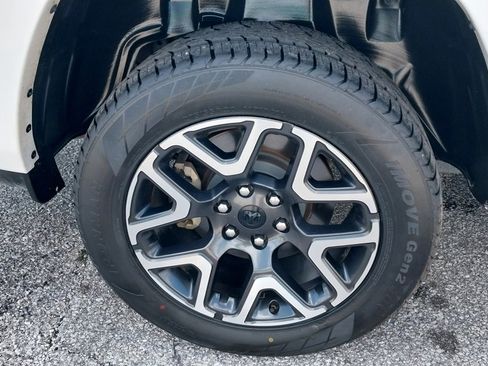 Used 2025 RAM 1500 Laramie image 11