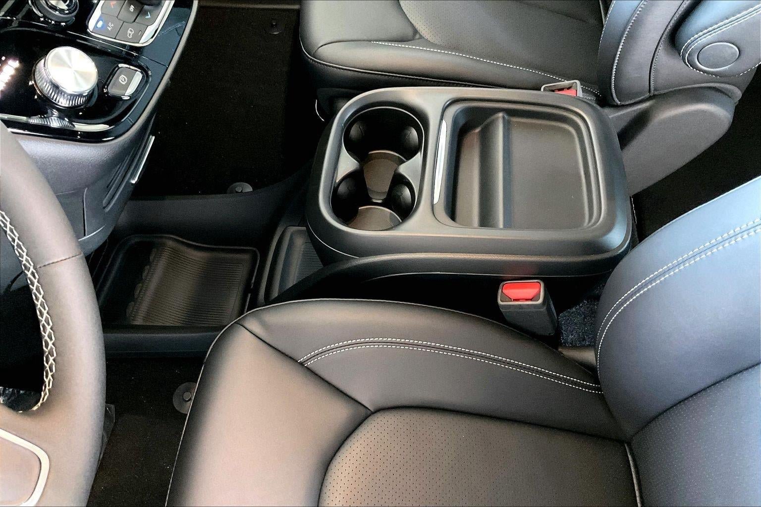 New 2027 Chrysler Pacifica Select FWD image 8