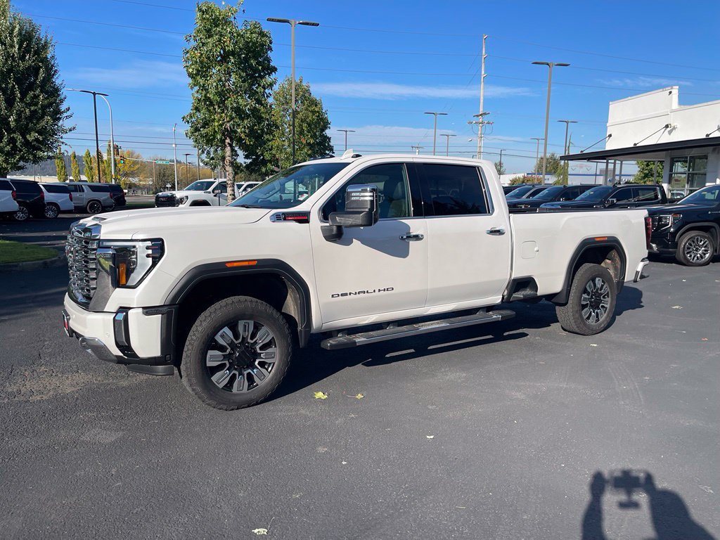 Used 2025 GMC Sierra 3500 Denali w/ Technology Package AWD/4WD image 1
