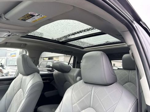 Used 2024 Toyota Highlander Platinum image 18