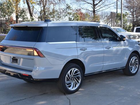 New 2025 Lincoln Navigator Reserve image 6