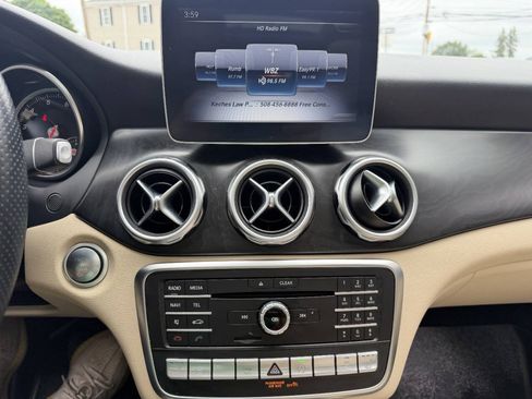 Used 2019 Mercedes-Benz GLA 250 4MATIC image 32
