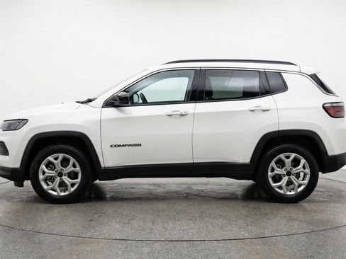 Used 2025 Jeep Compass Latitude AWD/4WD image 5