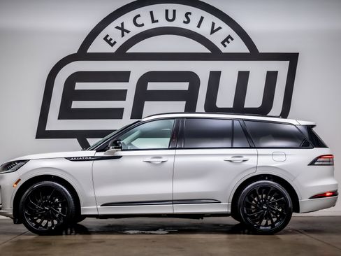Used 2026 Lincoln Aviator Reserve w/ Jet Appearance Package RWD image 5