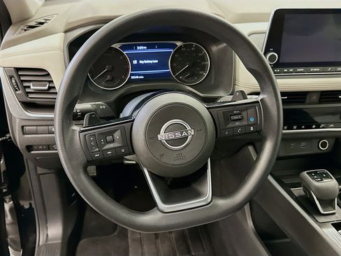 Used 2023 Nissan Rogue SV image 18