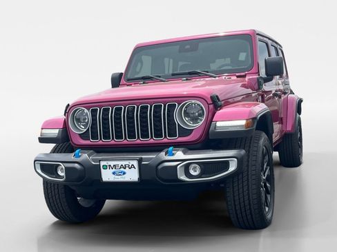 Used 2024 Jeep Wrangler Unlimited Sahara w/ Technology Group AWD/4WD image 11
