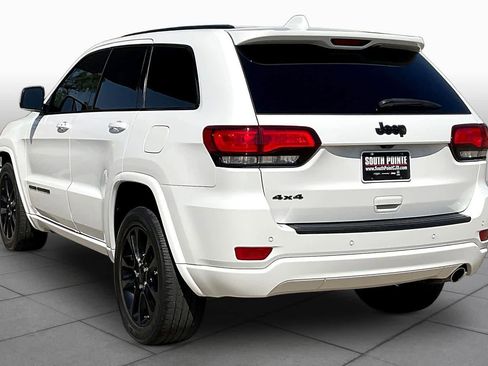 Used 2020 Jeep Grand Cherokee Altitude image 12