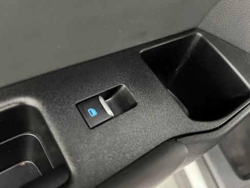 Used 2025 Ford Explorer Active RWD image 21