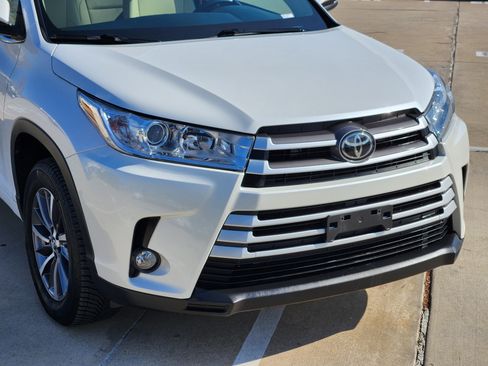 Used 2018 Toyota Highlander XLE image 7