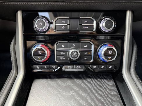 Used 2022 GMC Yukon Denali w/ Advanced Technology Package AWD/4WD image 21