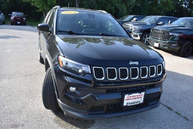 Used 2024 Jeep Compass Latitude AWD/4WD image 10