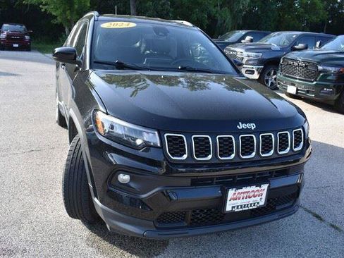 Used 2024 Jeep Compass Latitude AWD/4WD image 10