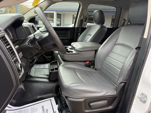 Used 2019 RAM 1500 Tradesman w/ Chrome Appearance Group image 9