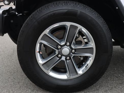 Used 2021 Jeep Wrangler Unlimited Sahara image 28