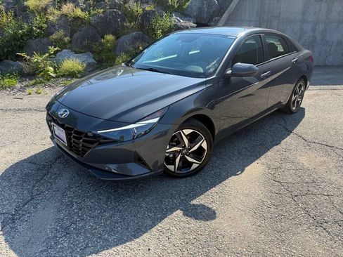 Used 2023 Hyundai Elantra SEL w/ Convenience Package FWD image 1
