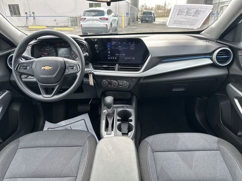 Used 2025 Chevrolet Trax LS image 12