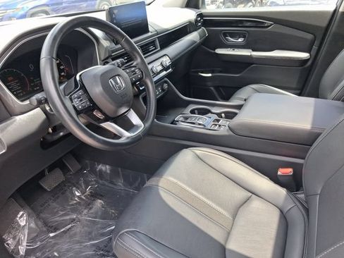 Used 2025 Honda Pilot Touring image 11