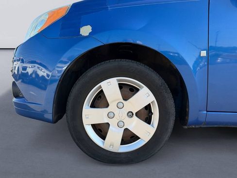 Used 2009 Chevrolet Aveo5 LT FWD image 9