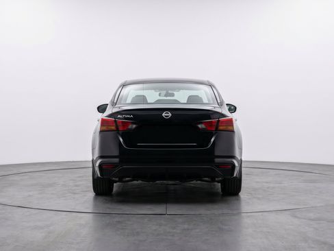 Used 2025 Nissan Altima 2.5 SV FWD image 7