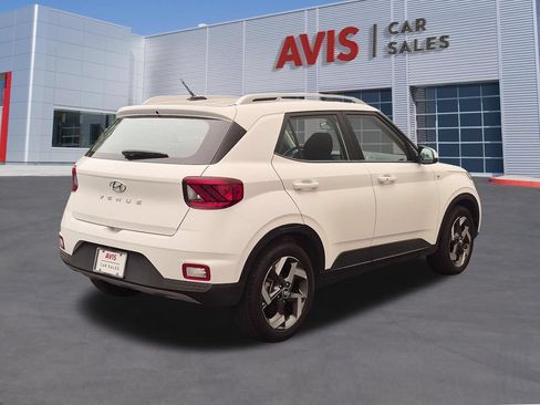 Used 2025 Hyundai Venue SEL FWD image 6