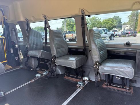 Used 2012 Ford E-350 and Econoline 350 XLT RWD image 12