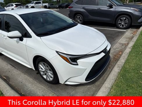 Used 2023 Toyota Corolla LE w/ LE Convenience Package FWD image 3