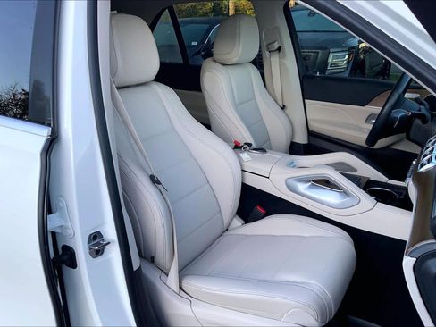 Used 2024 Mercedes-Benz GLE 450 4MATIC image 9