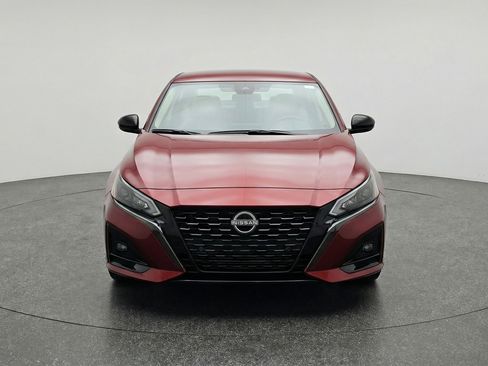 Used 2025 Nissan Altima 2.5 SV image 2