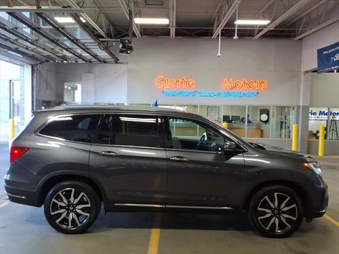 Used 2019 Honda Pilot Touring image 8