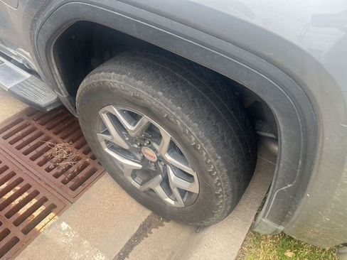 Used 2024 GMC Sierra 1500 SLT image 6