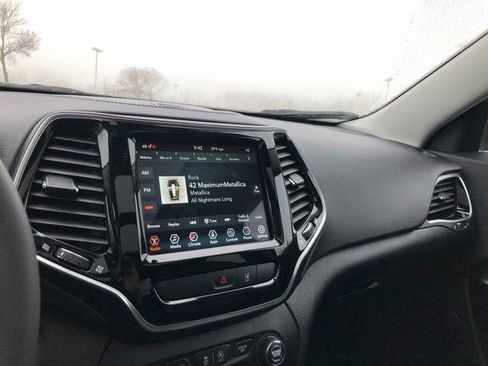 Used 2022 Jeep Cherokee Limited image 12